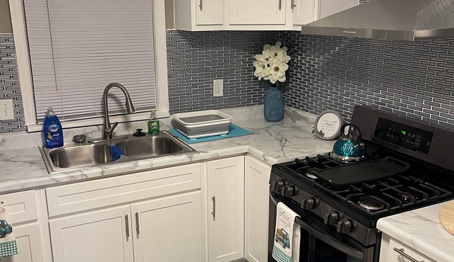 Cozy Blu Oasis, 3/2 home in tranquil Florissant with all your stay needs.