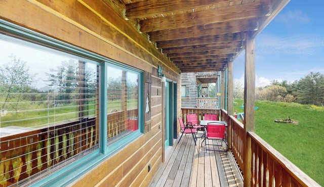 Cozy Blue 2 bedroom cabin in enchanting Warrens, Unit B