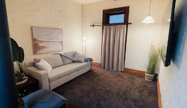 Cozy Bluestone House in Norwood – Perfect for Families and Their Pets