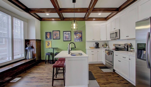 Cozy Bluff City Bungalow -3.5 miles to Downtown Memphis