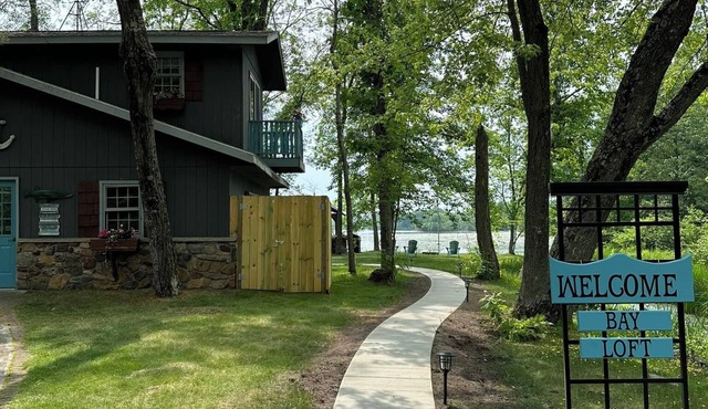 Cozy boathouse in enchanting Stevens Point with AC
