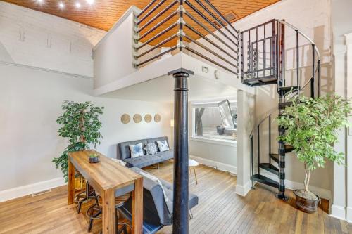 Cozy Boho-Chic Loft about 2 Mi to Downtown Cincinnati