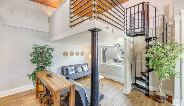 Cozy Boho-Chic Loft ~ 2 Mi to Downtown Cincinnati