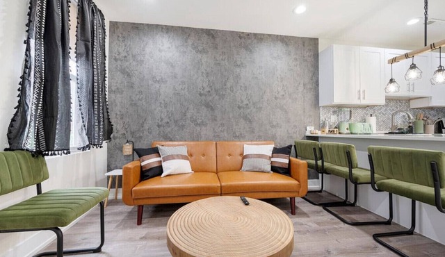 Cozy Boho Chicago - 10 Minutes to Downtown Chicago