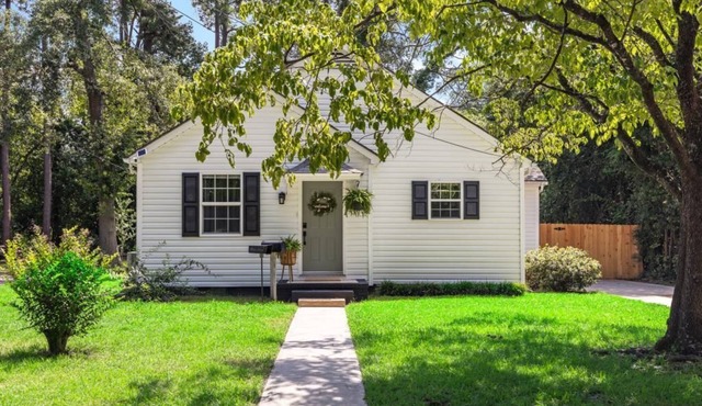 Cozy Boho Cottage near DT & more. Fire pit with outdoor oasis 🪴 Family Friendly!