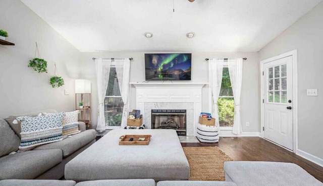 Cozy Boho Kildaire Farms Home- near Downtown