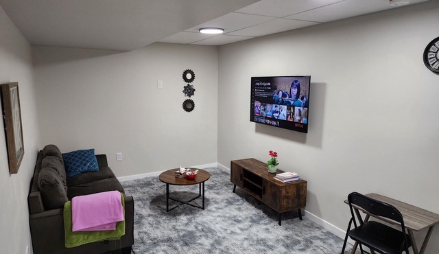 Cozy Bonavista Suite + Private Entry + Parking