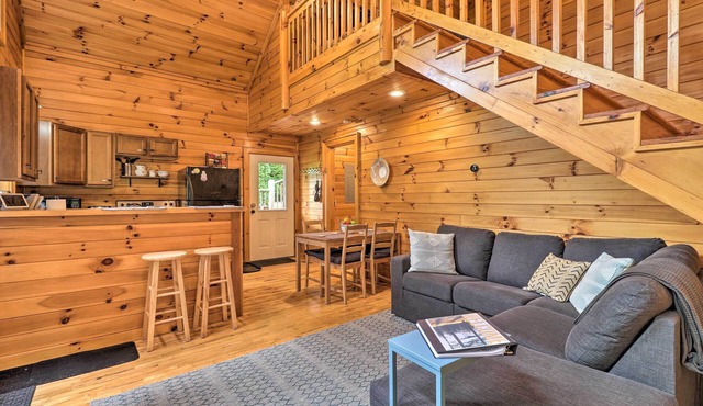 Cozy Boone Cabin w/Deck: Close to Downtown!