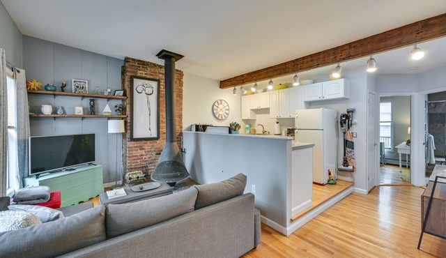 Cozy Boston Vacation Rental w/Rooftop Deck!