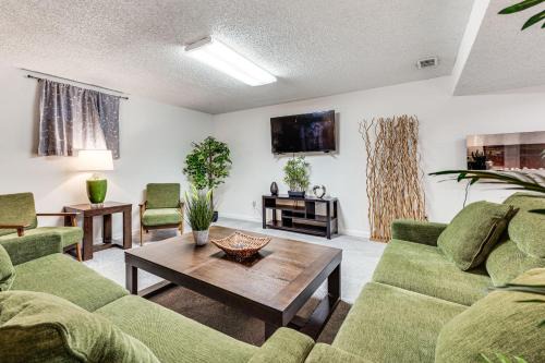 Cozy Boulder Basement Unit Upscale Outdoor Space!