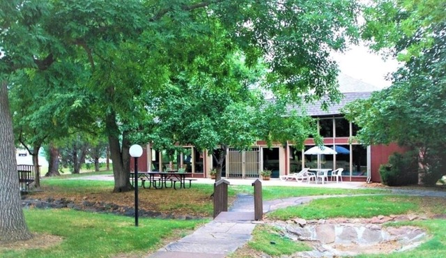 Cozy Boulder escape. Central/ east location close to everything!!
