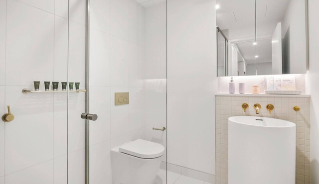 Cozy Box Hill Retreat | Gym | Cinema | Sky Garden