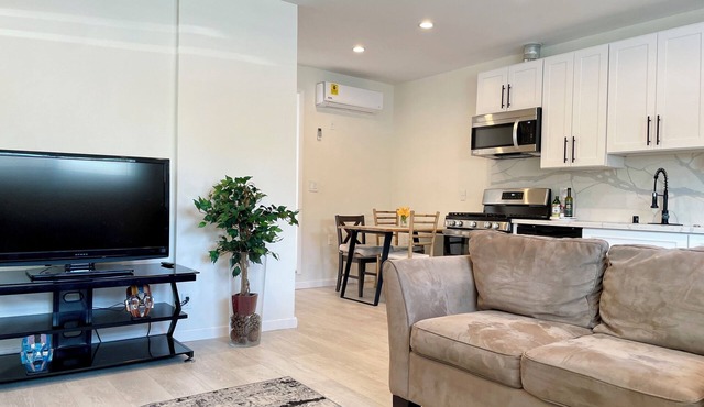 Cozy BRAND NEW 2 bed/2 Bath Private House Close to Everything