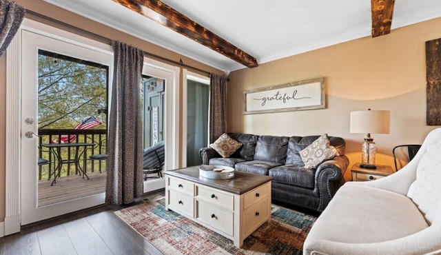 Cozy Branson Condo with Free attraction Tickets! Easy Walk-In Access & Close to Attractions!