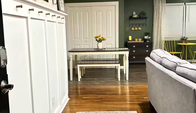 Cozy Brick Ranch near Coliseum & Aquatic Center