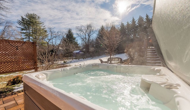 Cozy brick retreat with hot tub, fireplace, full kitchen, and outdoor hangout space near a park!