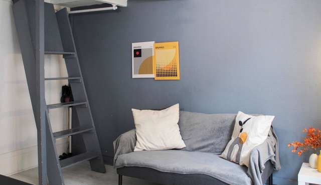 Cozy & Bright – Near the Metro & Flea Market