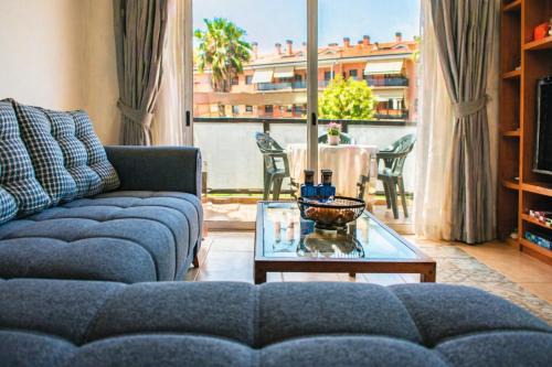 Cozy & Bright 2BR with Balcony, Pool & Garden View- Fenals