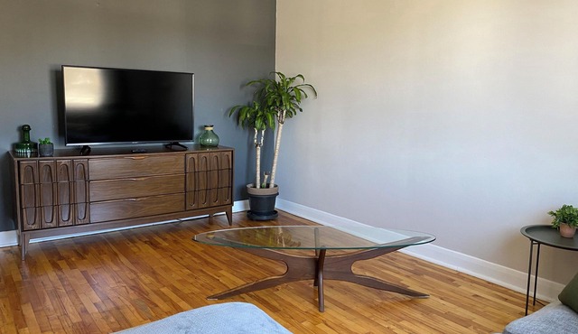 Cozy & Bright Apartment in the Historic city of Old Terrebonne