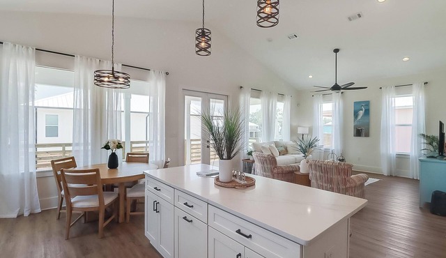 Cozy Bright Beach Home- Cajun Paradise -10 guest