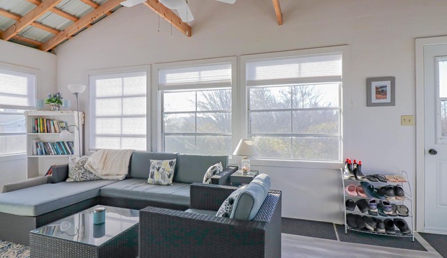 Cozy Bright Cottage With Beach Access and Water Views of Southern PEI red Shores