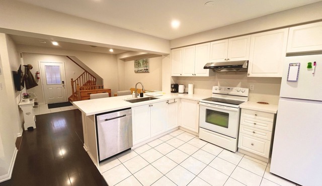 Cozy Bright Home in Milton