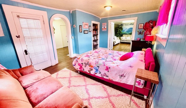 Cozy, Bright Home in Historic Downtown