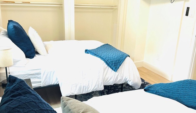 Cozy, Bright, & Modern Youngstown Home, Unit 3