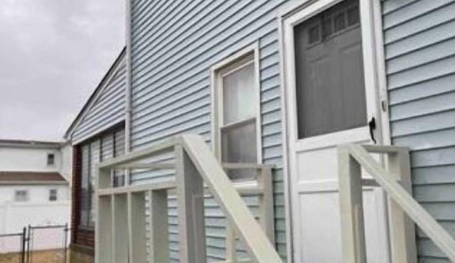 Cozy, Bright & Quiet apartment unit. Close to mall & transportation.