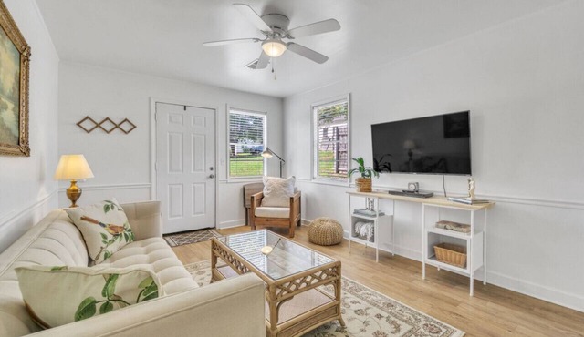 Cozy, Bright Suite w/King Bed