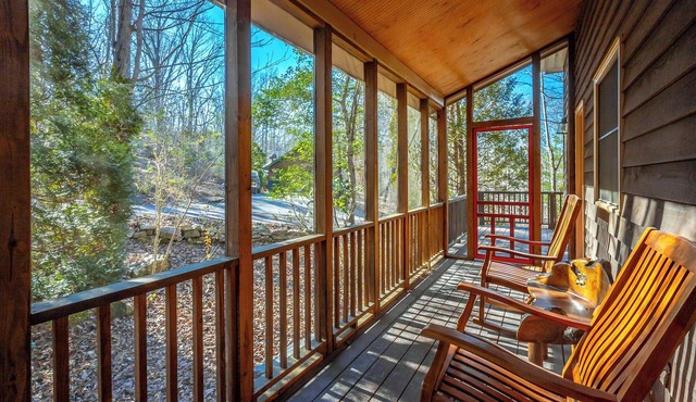 Cozy Brock Creek Cabin near Chattanooga