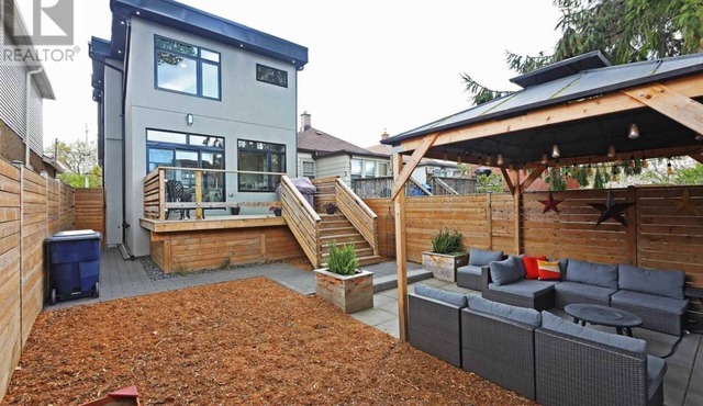 Cozy Bsmt Apartment w/Parking & Patio - 20mins to Downtown & Beach