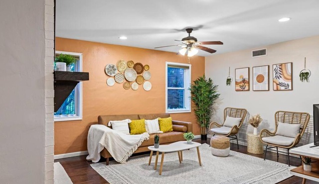 Cozy Buckhead Suite - great area, free easy parking, near shops and restaurants