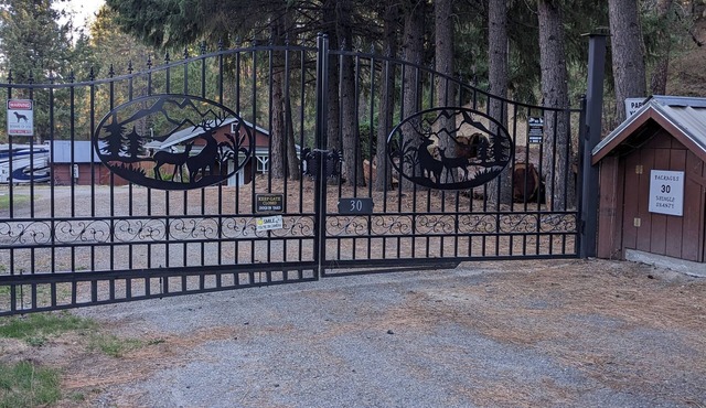 Cozy Buckhorn Summit Shanty Guest house.