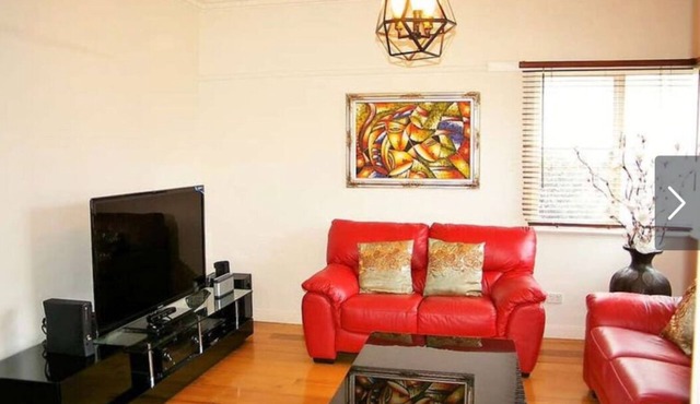 Cozy Budget Home in Balwyn - Quiet & Close to Melbourne CBD