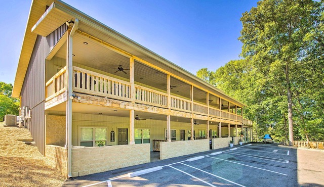 Cozy Bull Shoals Condo - 1 Mi to Lake Access!