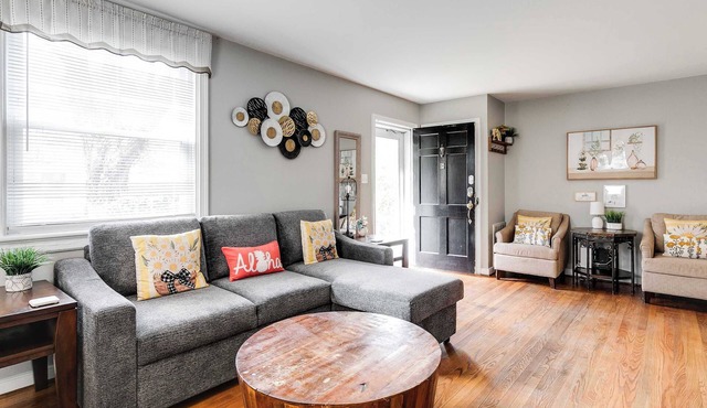 Cozy Bungalow | 3 Parking Spots | Fully Fenced Yard