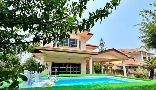 Cozy Bungalow at PD Villa with Pool by Elite Stay