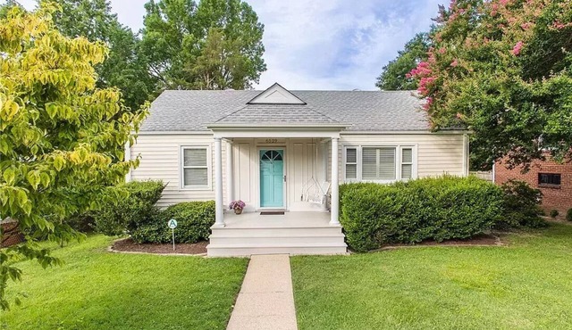 Cozy Bungalow convenient to U of R & shops of Libbie & Grove!