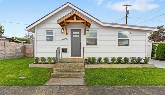 Cozy Bungalow Home 2br+1ba - 9 min to Tacoma Dome