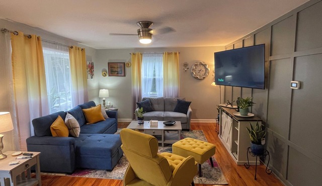 Cozy Bungalow in a quiet neighborhood