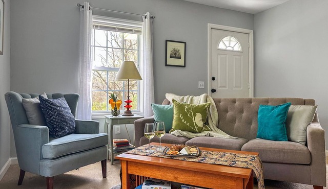Cozy Bungalow in Historic West Hillsborough