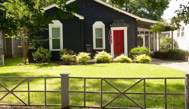 Cozy Bungalow in Historic District
