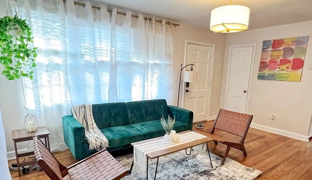 Cozy bungalow in the heart of downtown Fuquay-Varina. Pet Friendly!n