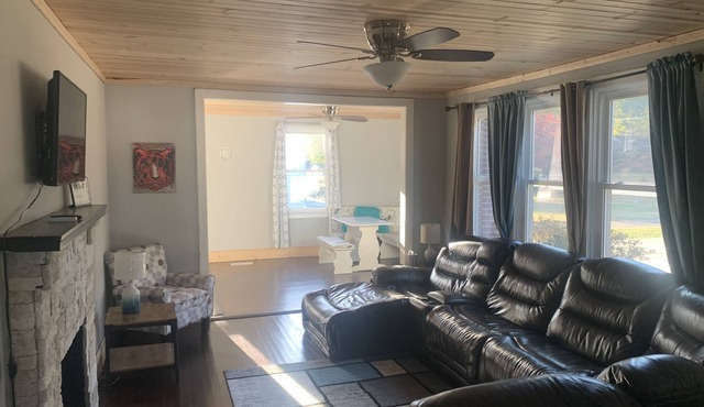COZY BUNGALOW MINUTES FROM DOWNTOWN ANDERSON
