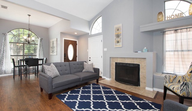 Cozy bungalow near Sea World, Six Flags, Lackland AFB, Shopping & Restaurants