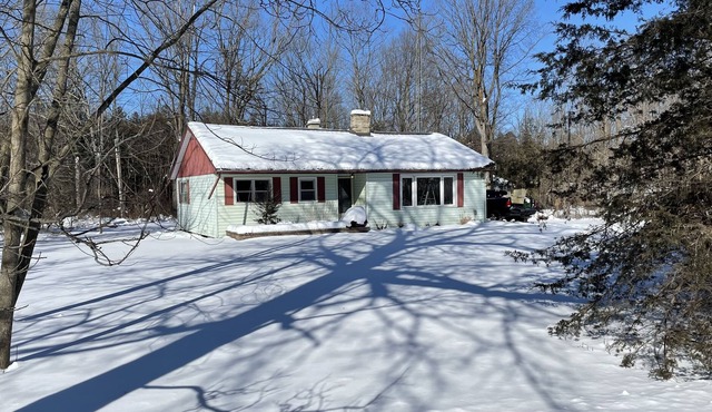 Cozy Bungalow Nestled In The Heart Of Hockley Valley 1Hour From Pearson Airport!