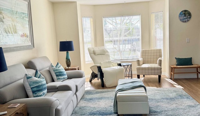 Cozy Bungalow on the river/canal with a patio, 2b, 2b and gorgeous neighborhood!