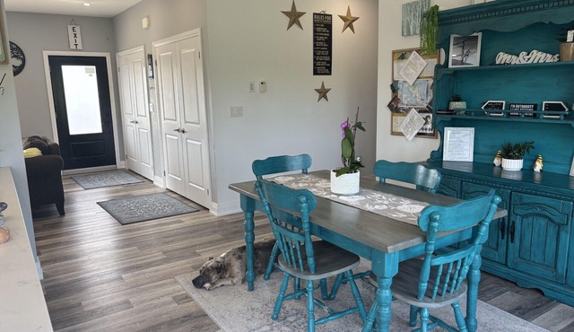 Cozy Bungalow - Steps from Lake Huron. Family & dog friendly