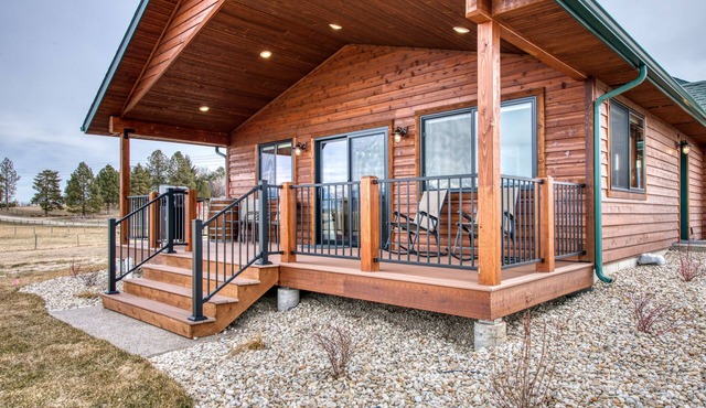Cozy bungalow with fantastic mountain views.